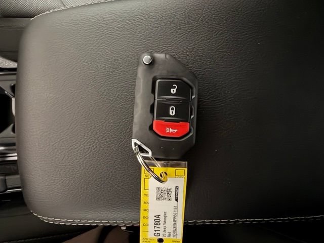 Used 2023 Jeep Wrangler Unlimited Sahara w/ LED Lighting Group AWD/4WD image 37