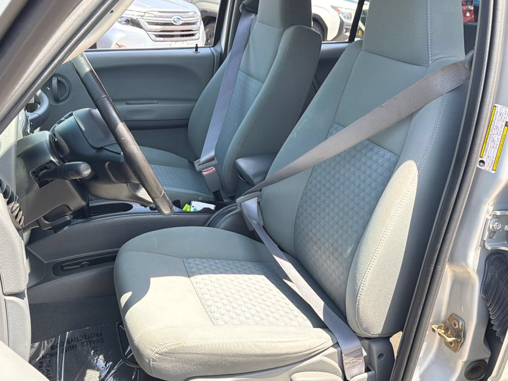Used 2006 Jeep Liberty Sport RWD image 23