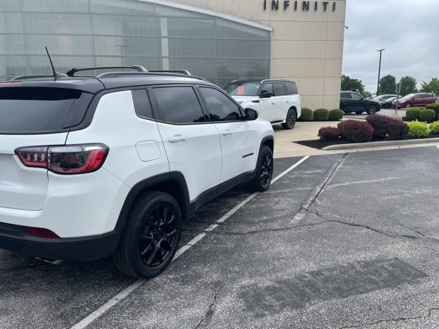 Used 2022 Jeep Compass Latitude w/ Sun and Sound Group AWD/4WD image 3