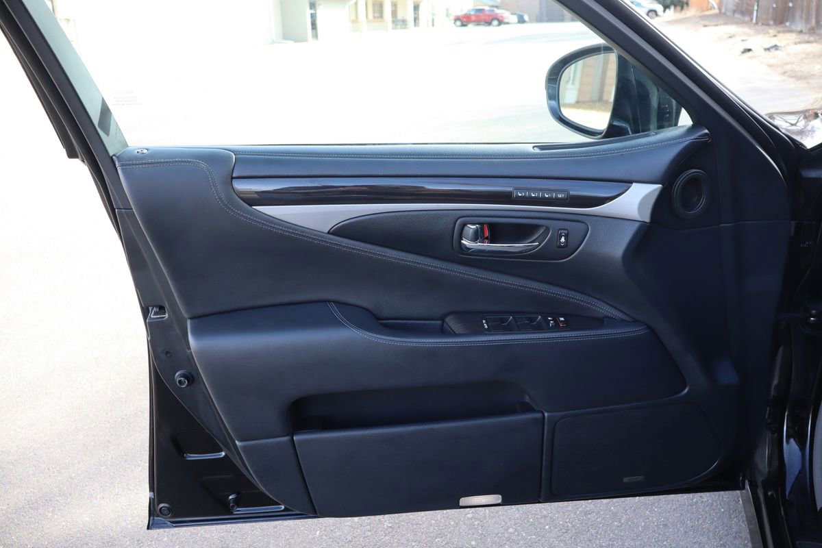 Used 2013 Lexus LS 460 L w/ Preferred Accessory Package image 23