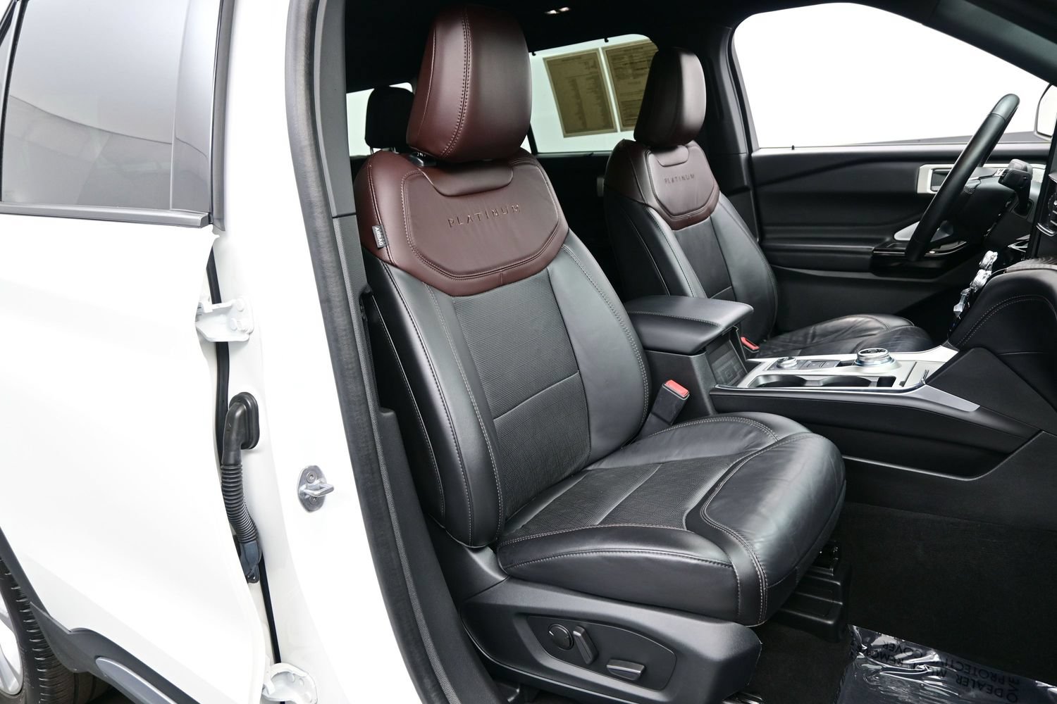 Used 2023 Ford Explorer Platinum AWD/4WD image 14