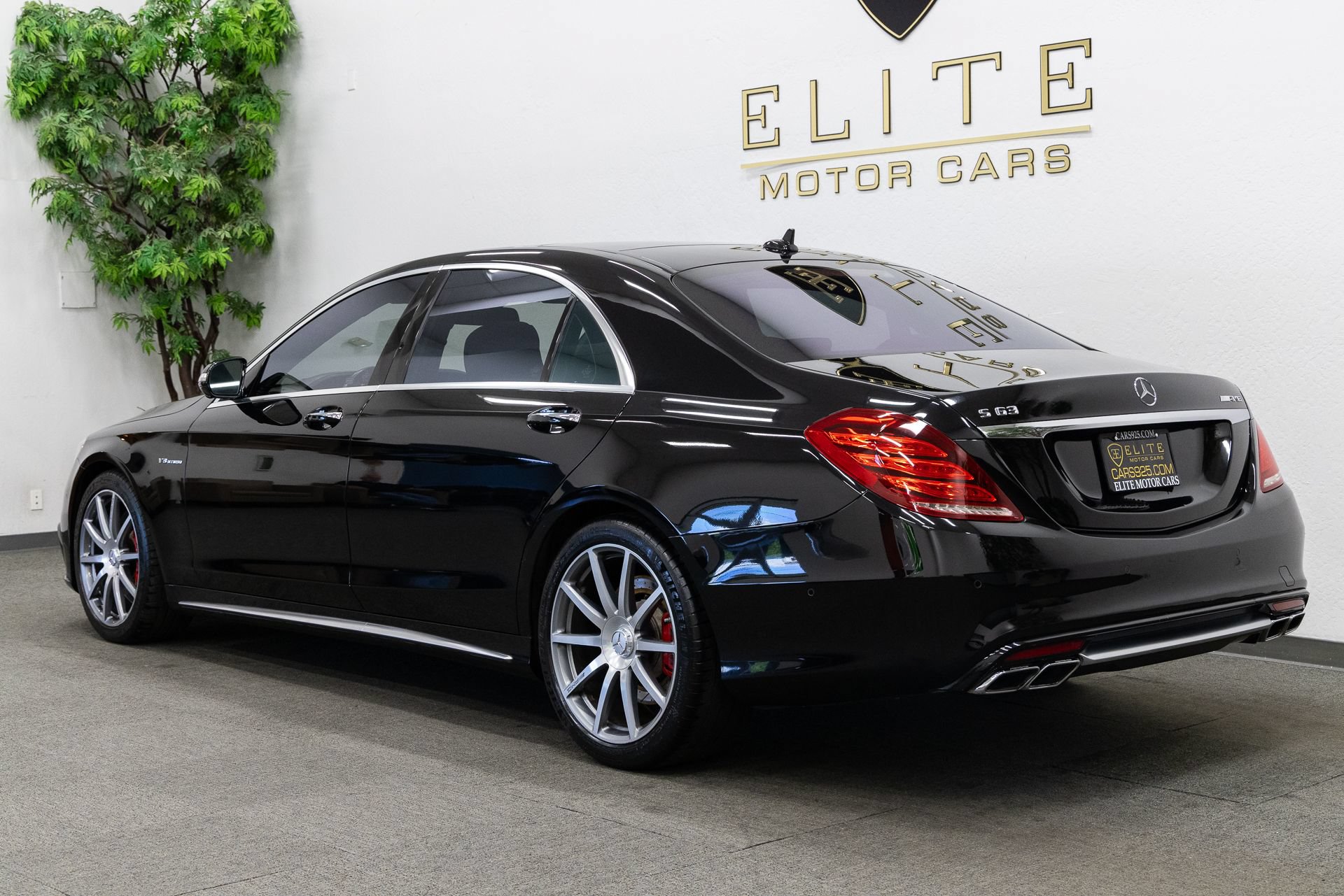 Used 2015 Mercedes-Benz S 63 AMG 4MATIC Sedan w/ Driver Assistance Package image 3