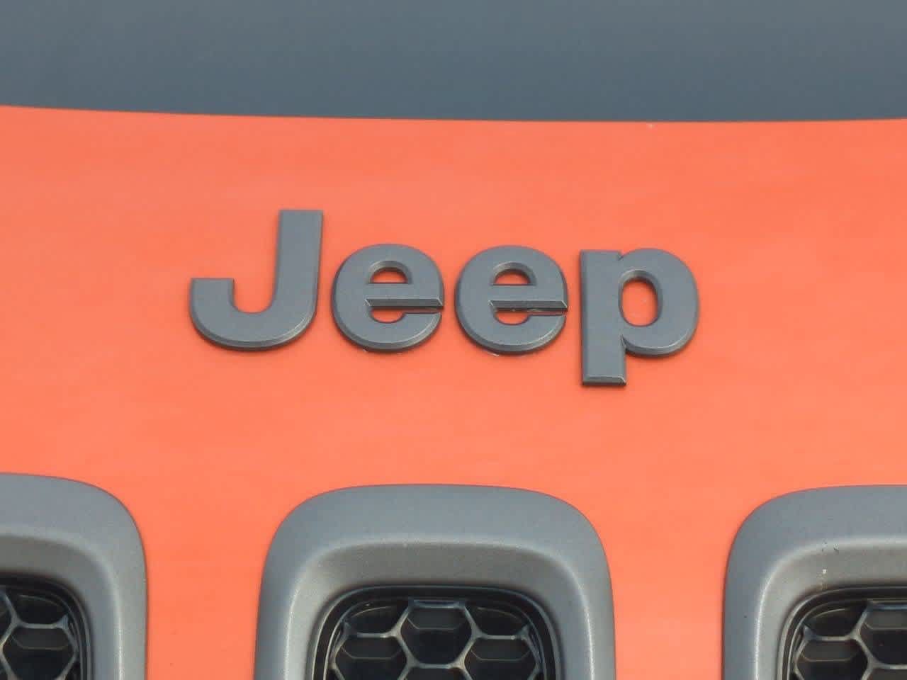 Used 2015 Jeep Cherokee Trailhawk w/ Comfort/Convenience Group AWD/4WD image 11