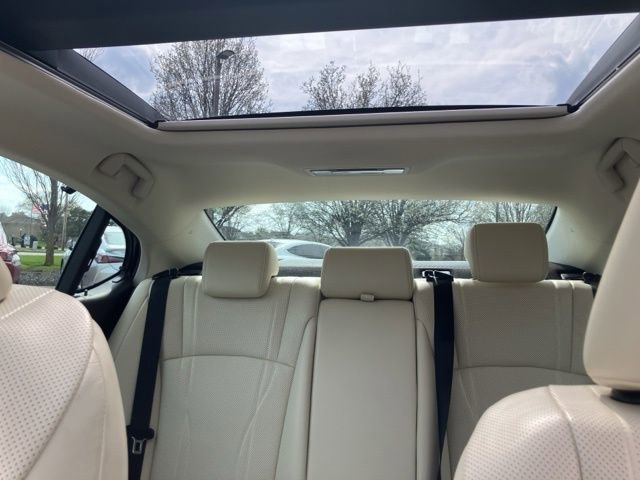 Used 2022 Lexus ES 350 Ultra Luxury w/ Accessory Package 2 image 17