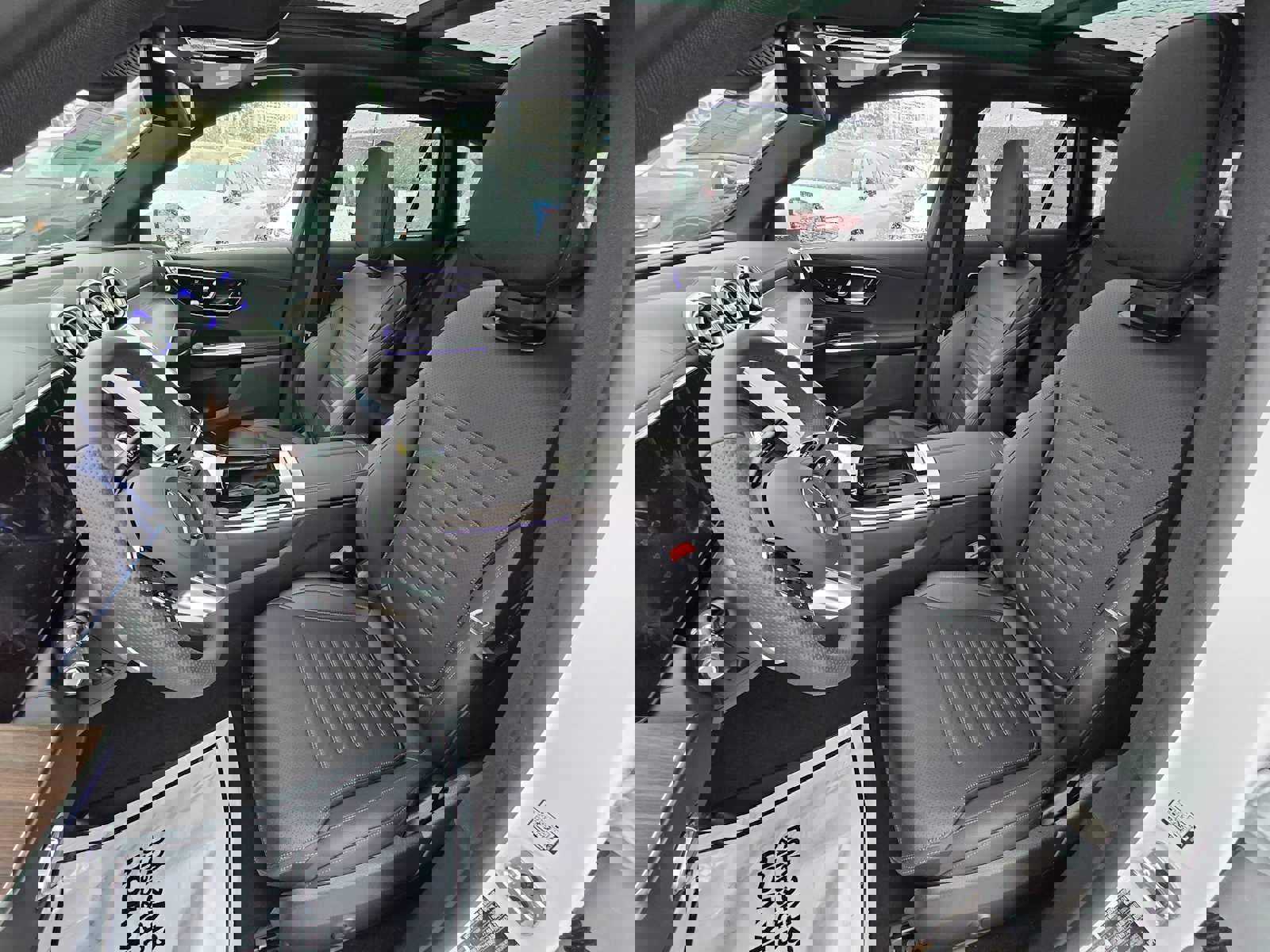 Used 2025 Mercedes-Benz GLC 350e 4MATIC image 25