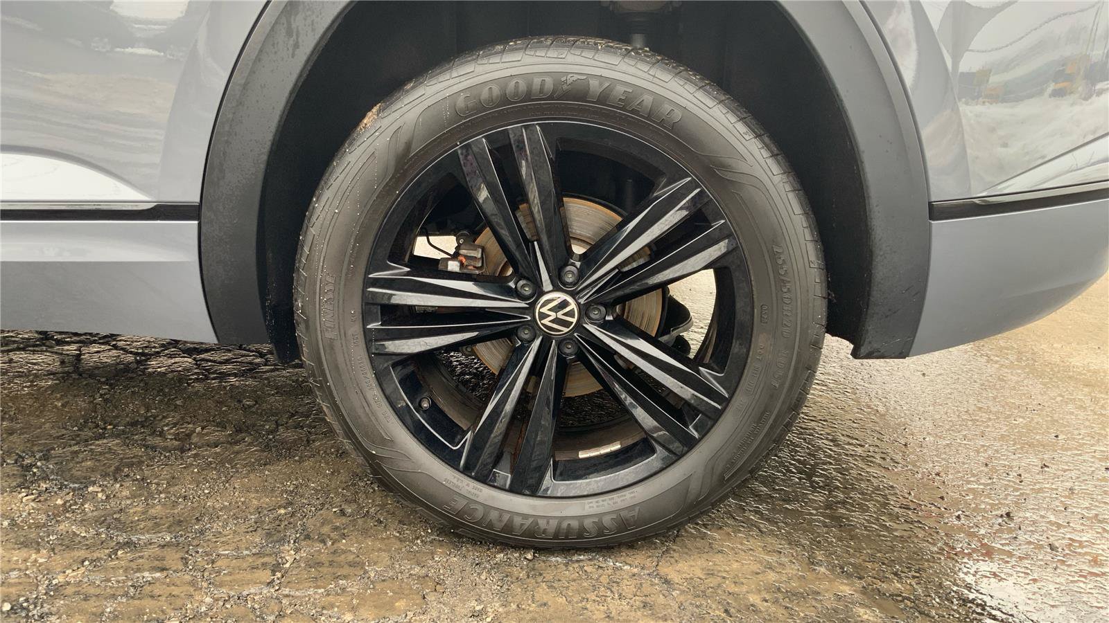 Used 2023 Volkswagen Atlas Cross Sport SEL AWD/4WD image 30