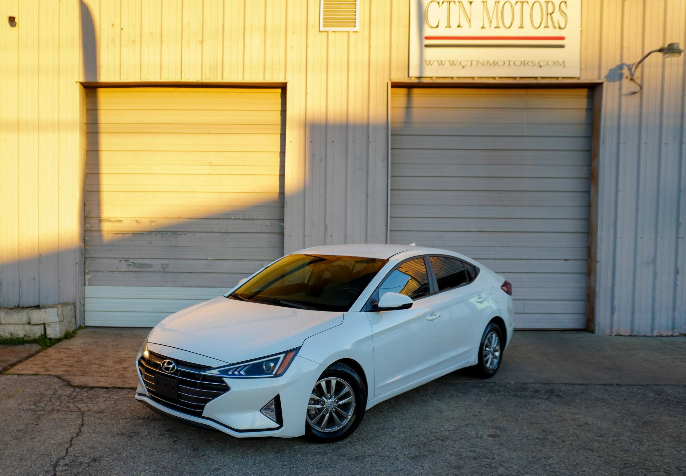 Used 2020 Hyundai Elantra ECO image 1