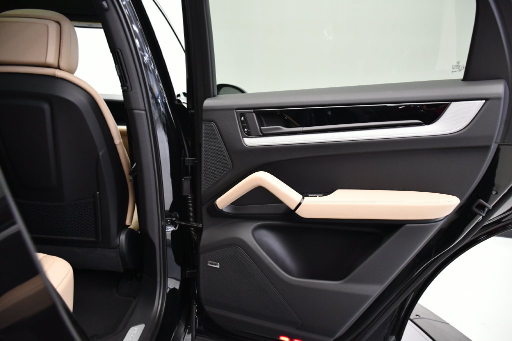 Certified 2025 Porsche Cayenne E-Hybrid Coupe AWD/4WD image 53