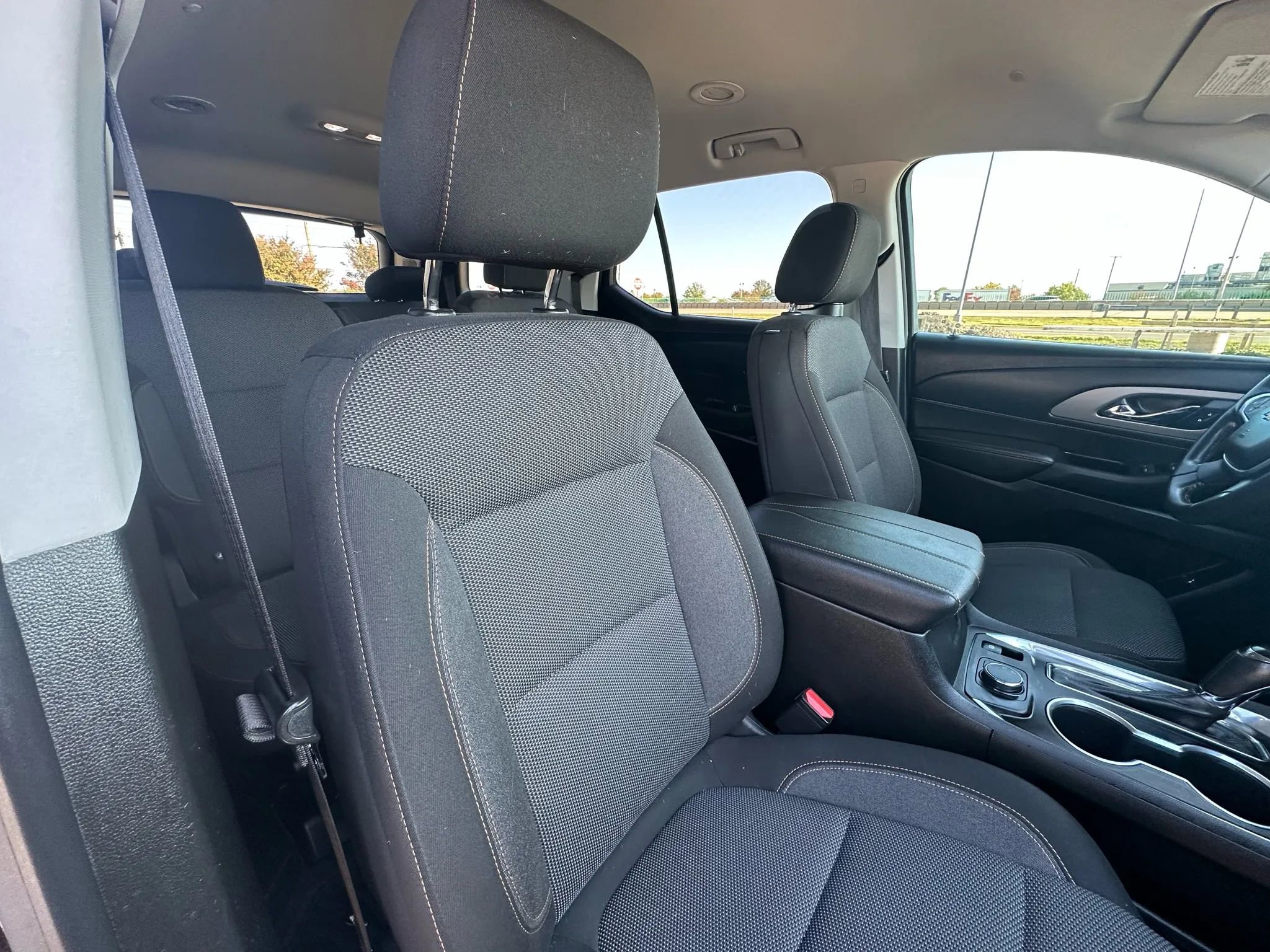 Used 2020 Chevrolet Traverse LT FWD image 21