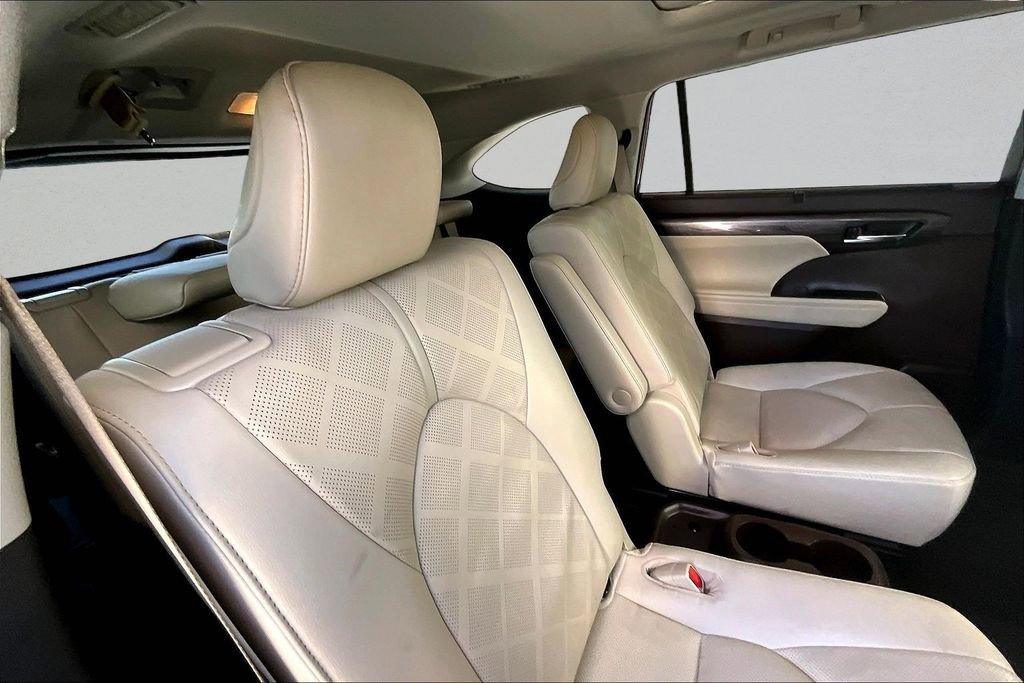 Used 2021 Toyota Highlander Platinum AWD/4WD image 26