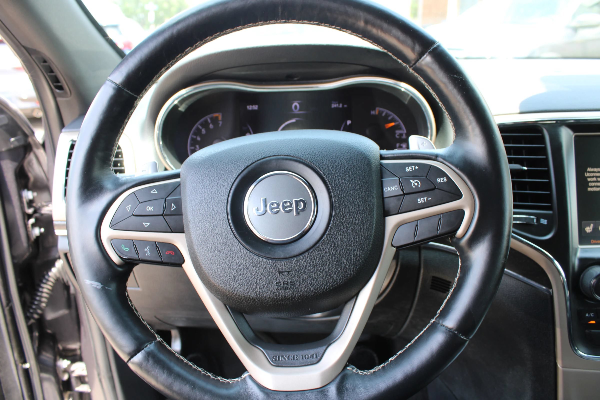 Used 2017 Jeep Grand Cherokee Limited AWD/4WD image 11