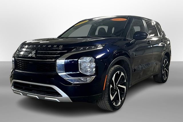 Used 2022 Mitsubishi Outlander SE image 3