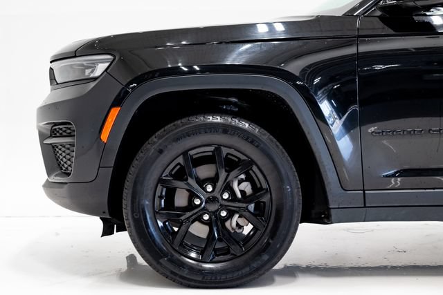 Used 2024 Jeep Grand Cherokee Altitude AWD/4WD image 32
