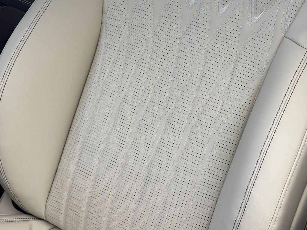 New 2026 Bentley Flying Spur Azure image 7