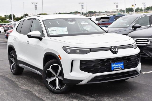 New 2026 Volkswagen Tiguan SE FWD image 2