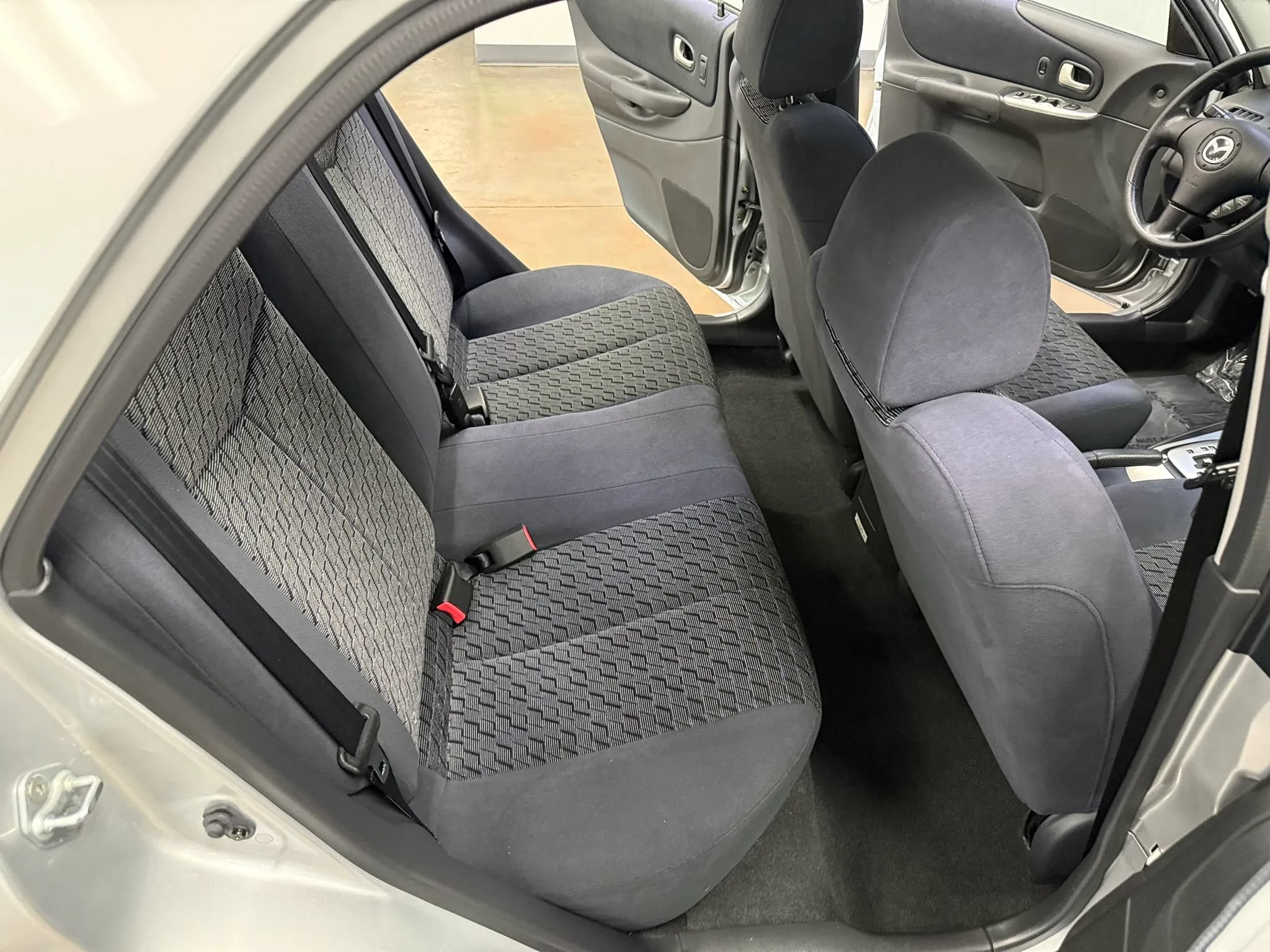 Used 2002 MAZDA Protege FWD image 11