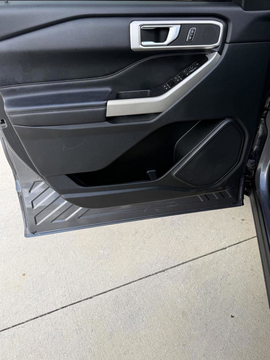 Used 2021 Ford Explorer XLT w/ Equipment Group 202A image 11