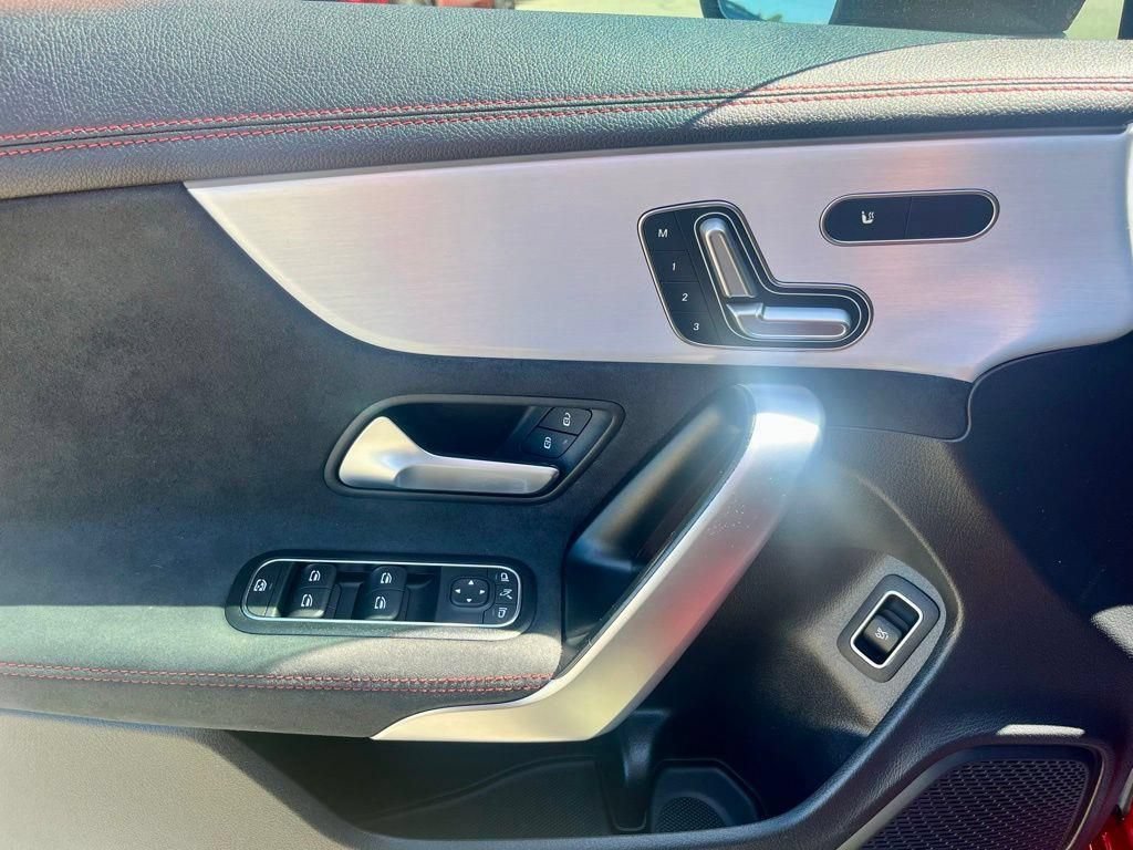 Used 2024 Mercedes-Benz CLA 250 4MATIC image 9