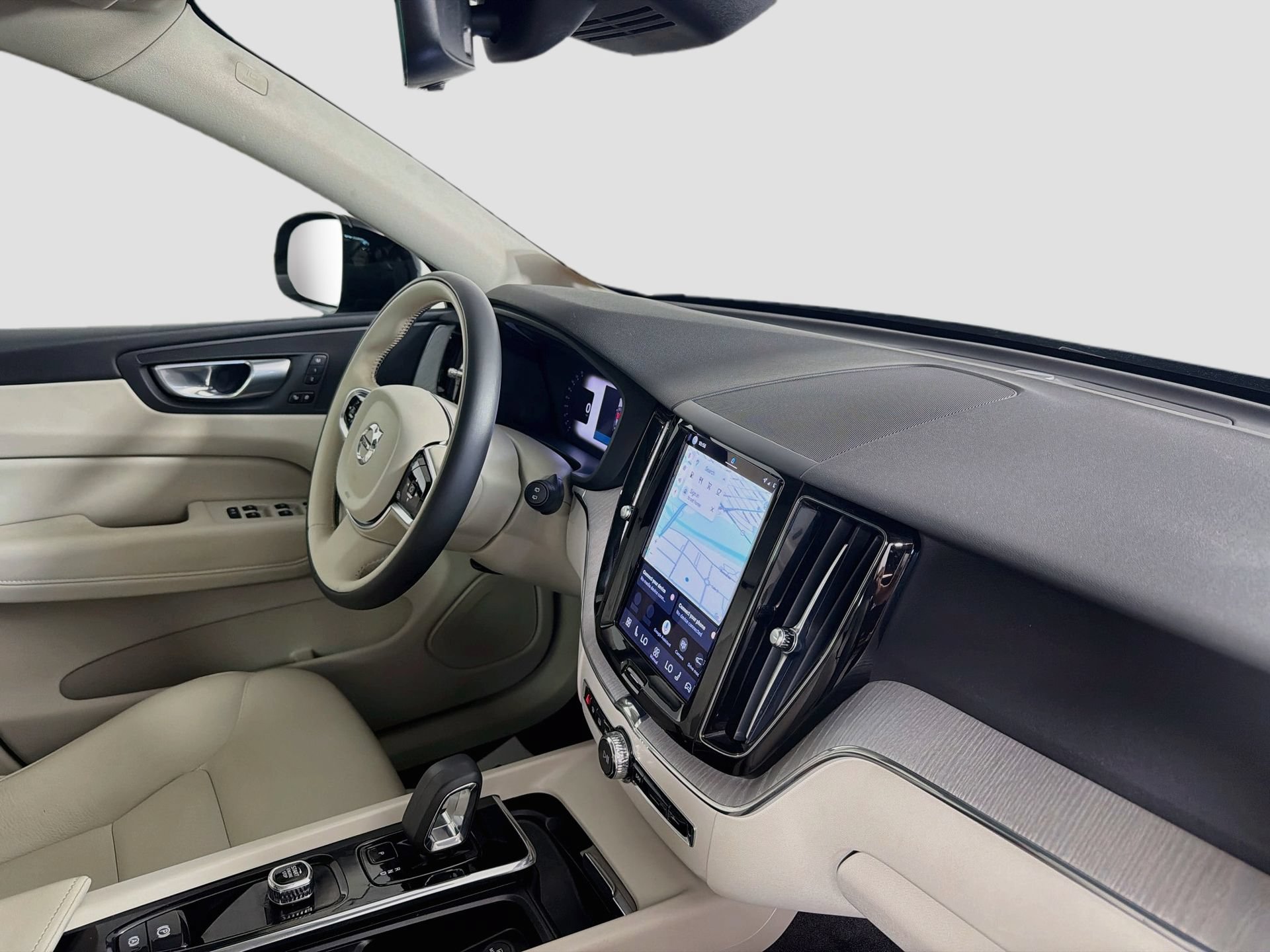 Certified 2024 Volvo XC60 B5 Plus AWD/4WD image 29