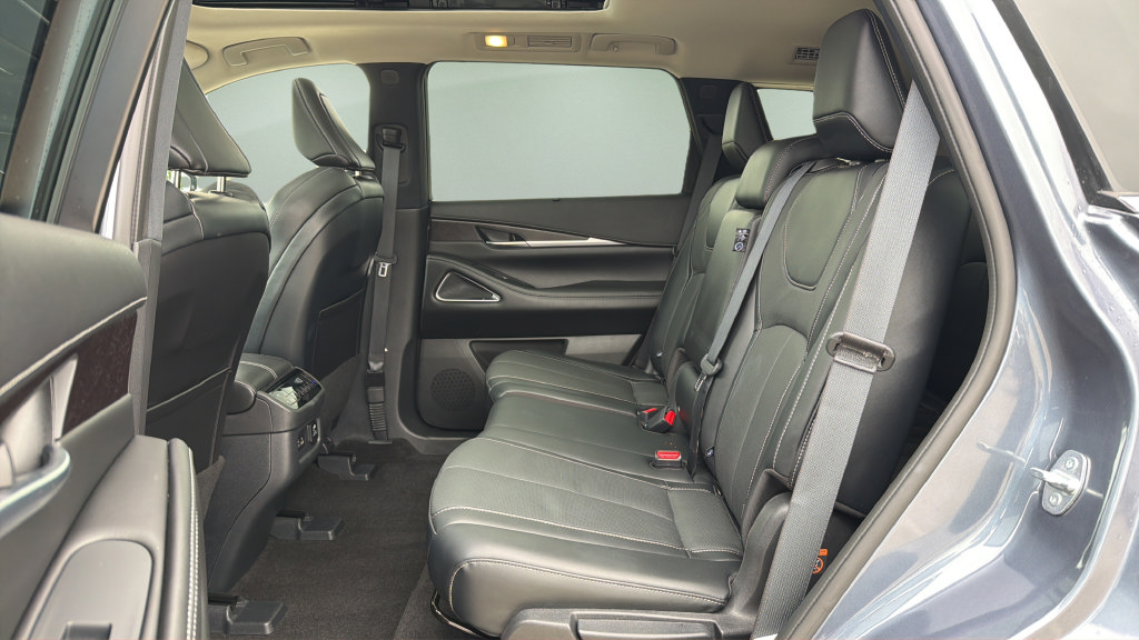 Used 2023 INFINITI QX60 Sensory AWD/4WD image 25