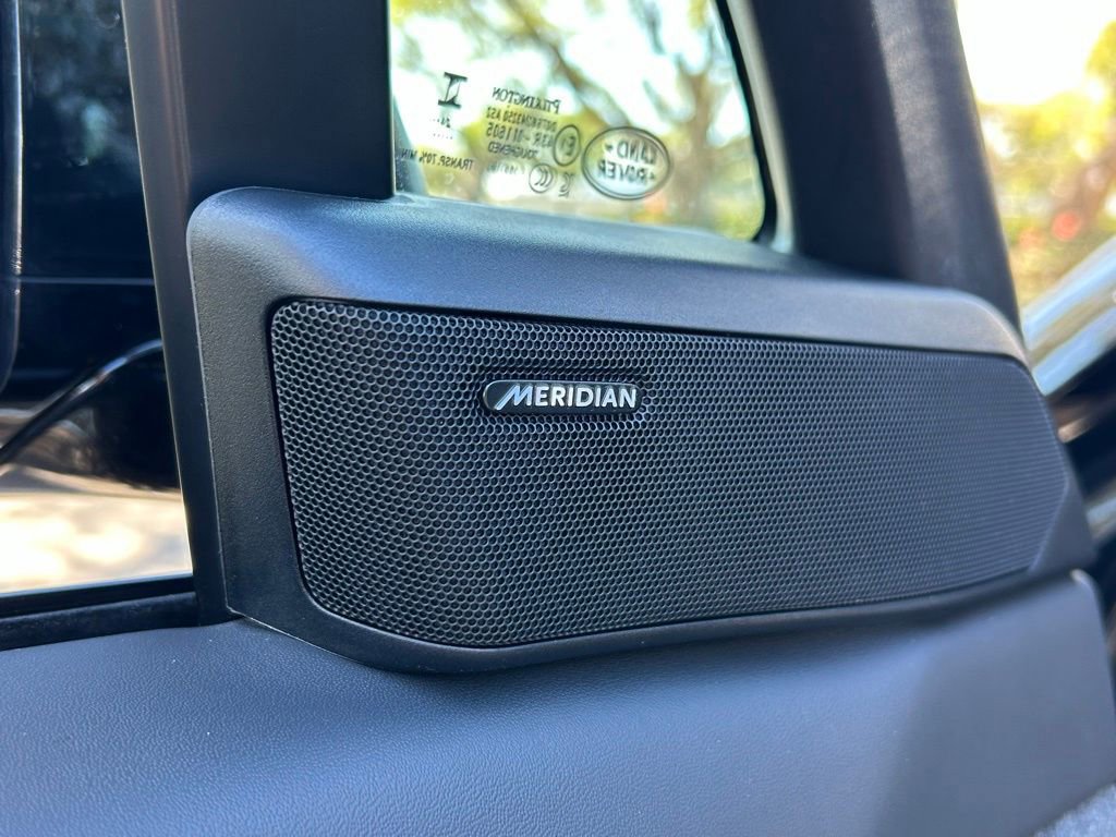 Used 2025 Land Rover Range Rover Sport SE image 27