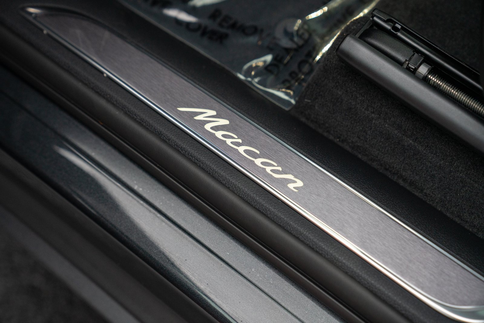 Certified 2026 Porsche Macan AWD/4WD image 12