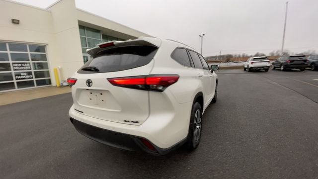 Used 2021 Toyota Highlander XLE image 9