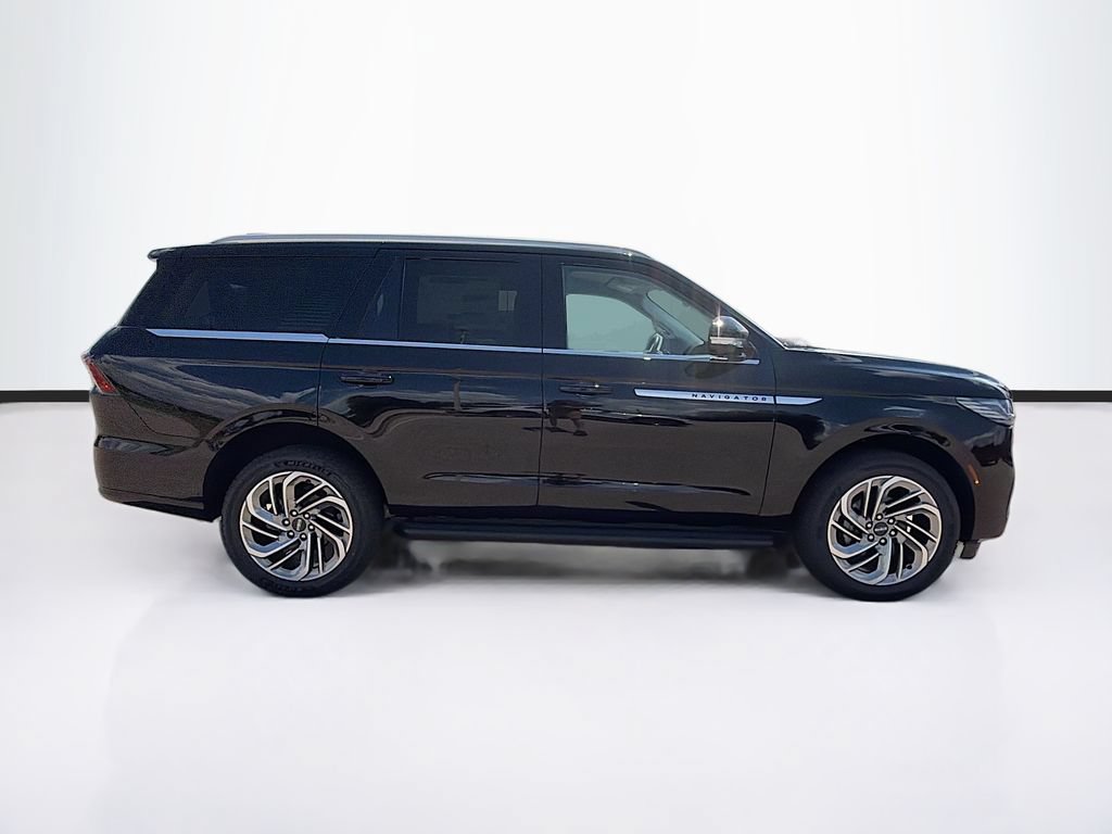 Used 2026 Lincoln Navigator Premiere AWD/4WD image 4