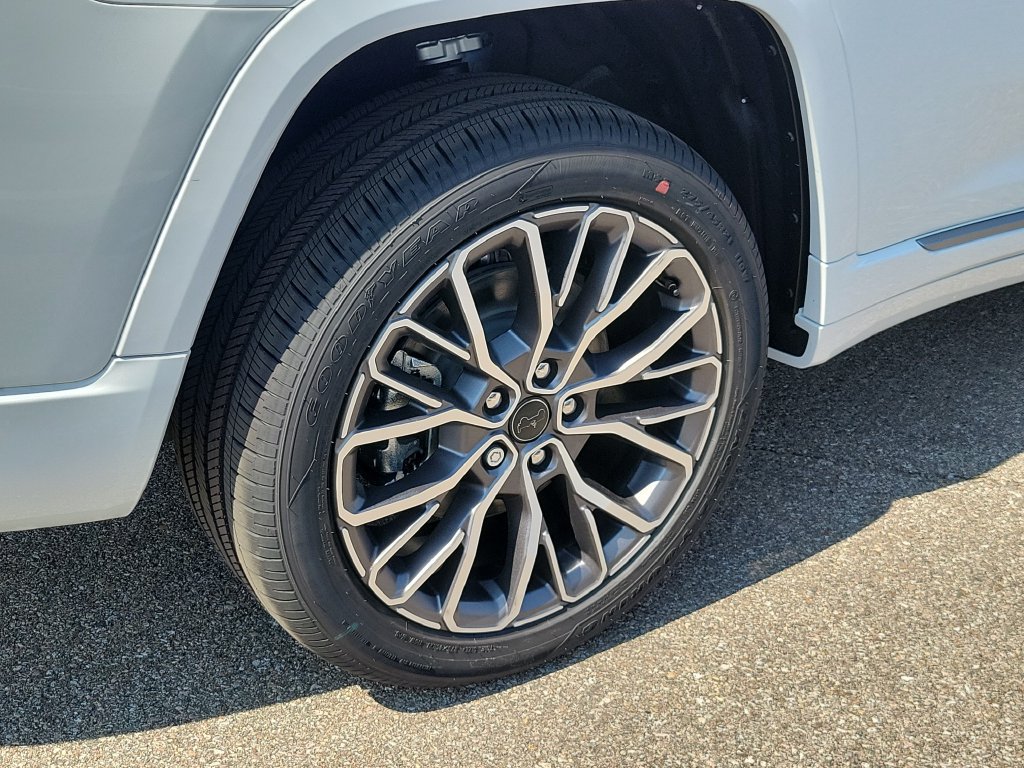 New 2027 Jeep Grand Cherokee L Summit AWD/4WD image 6