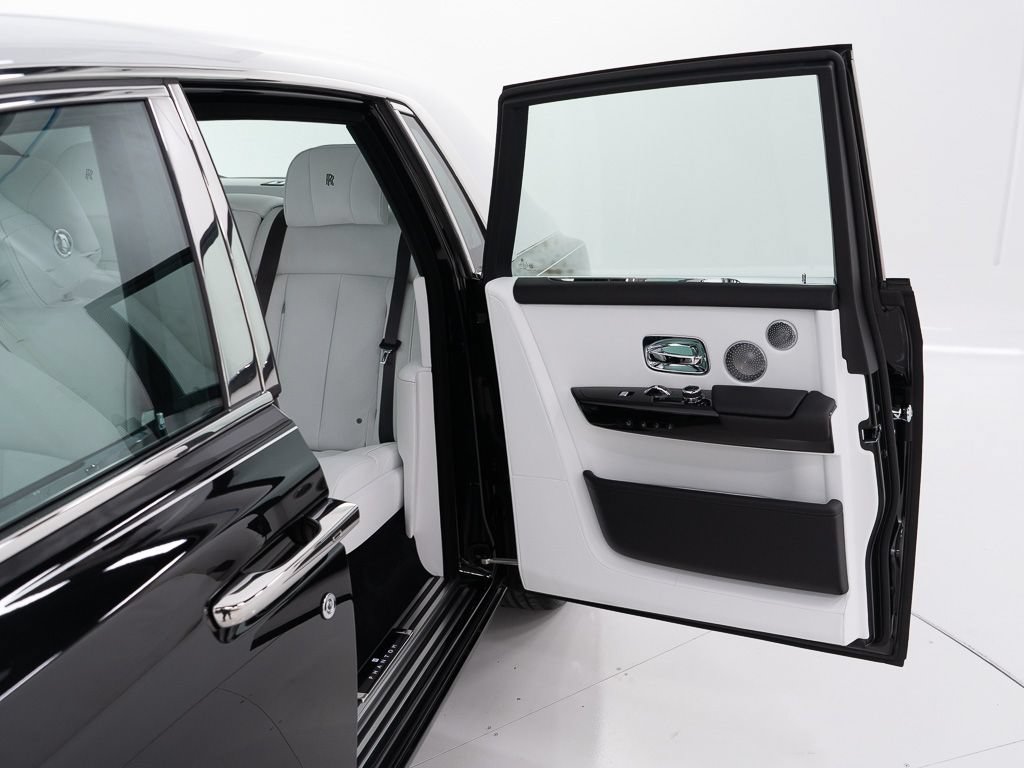 Certified 2026 Rolls-Royce Phantom Sedan w/ Leather Finishing Pack RWD image 22