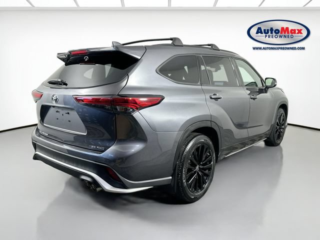 Used 2023 Toyota Highlander XSE AWD/4WD image 2