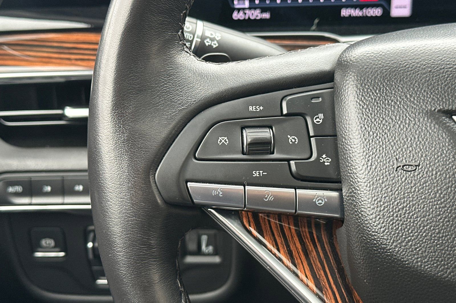 Used 2024 Cadillac Escalade ESV Premium Luxury w/ Performance Package image 34