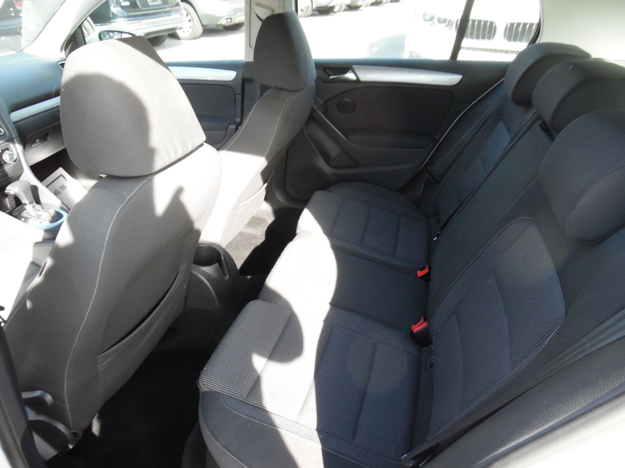 Used 2010 Volkswagen Golf 4-Door image 15