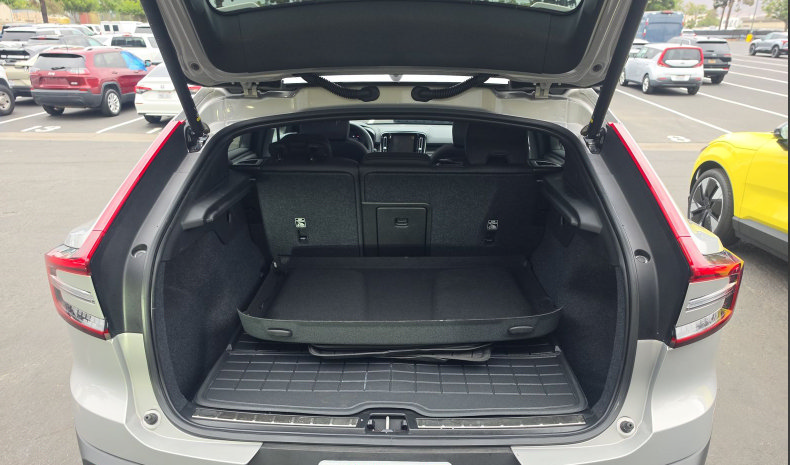 Used 2023 Volvo C40 P8 Recharge Ultimate w/ Protection Package Premier AWD/4WD image 6