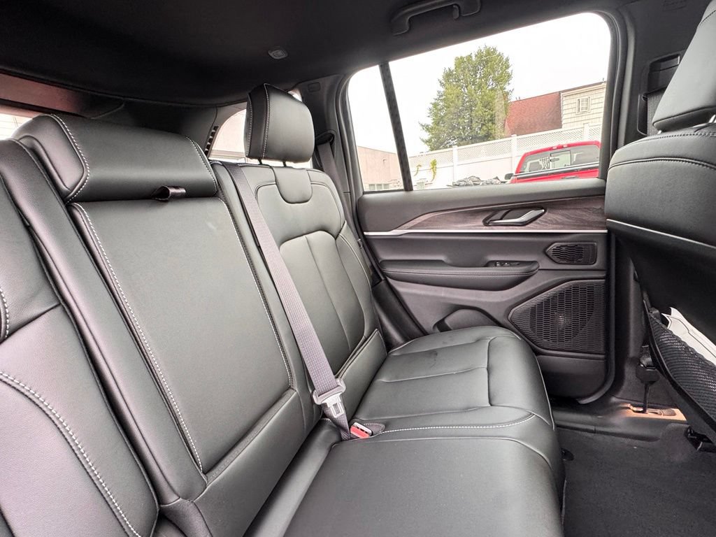 New 2026 Jeep Grand Cherokee Limited w/ Limited Altitude Package AWD/4WD image 22