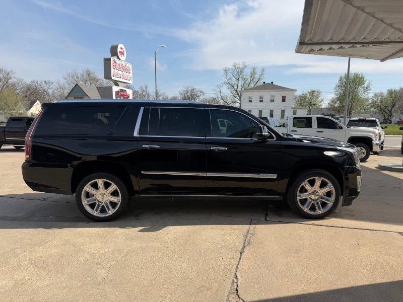 Used 2017 Cadillac Escalade ESV Premium Luxury AWD/4WD image 30