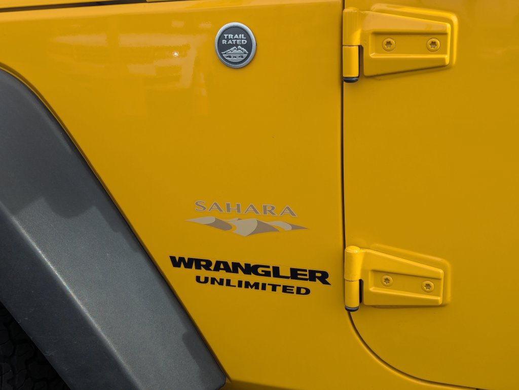 Used 2015 Jeep Wrangler Unlimited Sahara w/ Connectivity Group AWD/4WD image 13