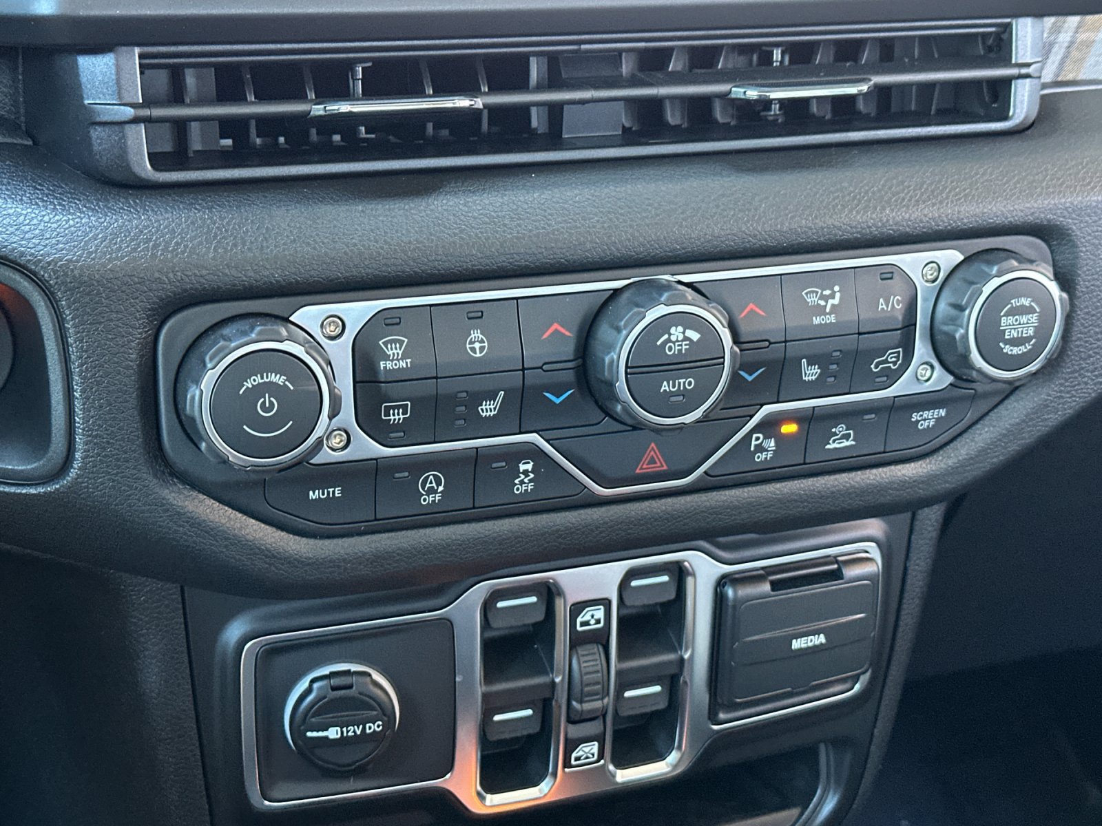 New 2026 Jeep Gladiator Sport AWD/4WD image 19