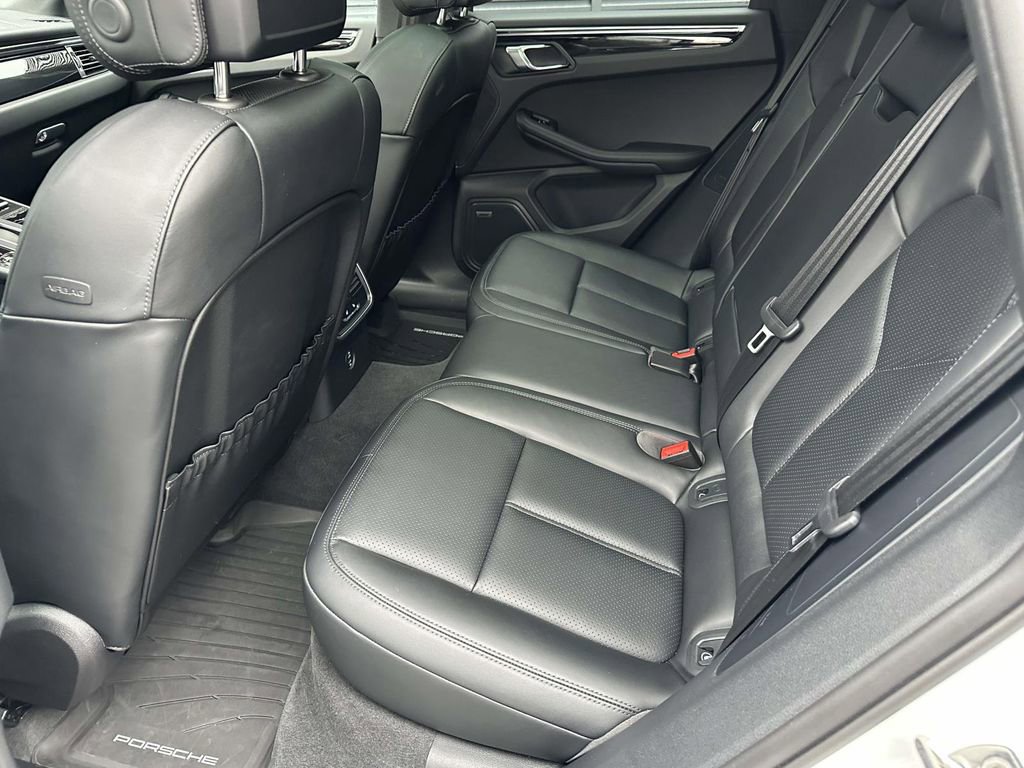 Certified 2025 Porsche Macan Turbo image 13