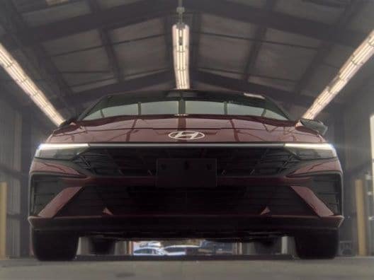 Used 2025 Hyundai Elantra Sport FWD image 3