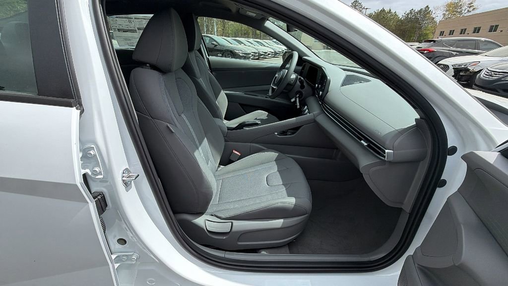 New 2026 Hyundai Elantra SE image 13