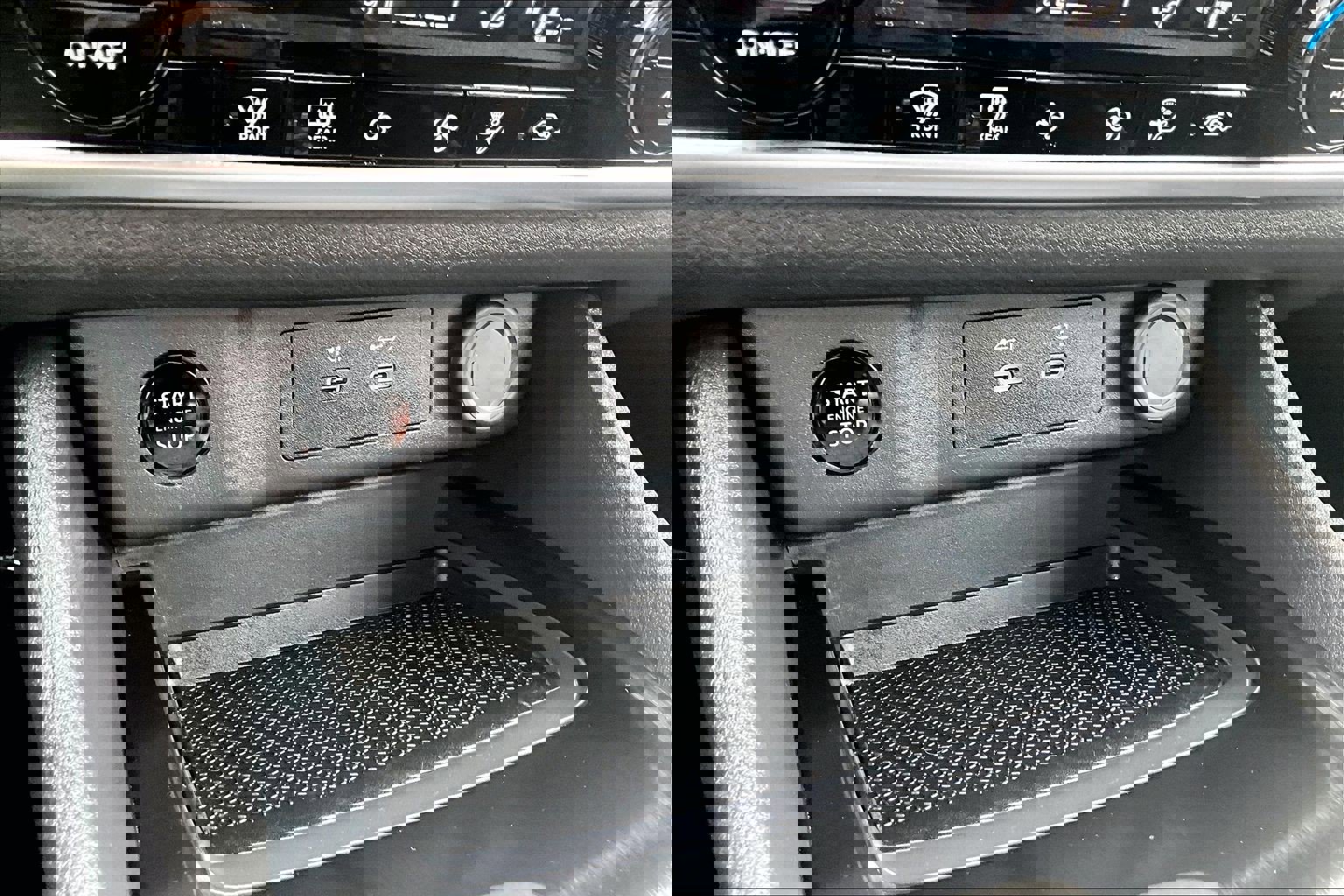 Used 2025 Nissan Rogue SV image 30