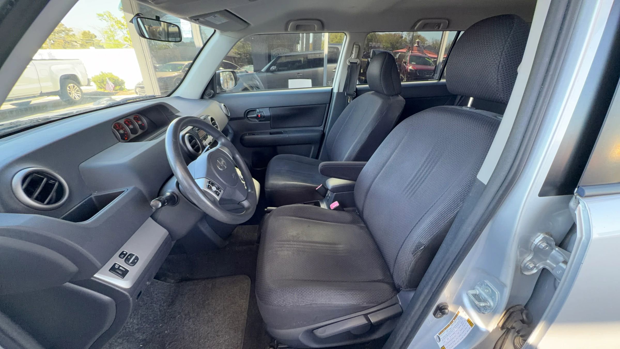 Used 2009 Scion xB FWD image 12
