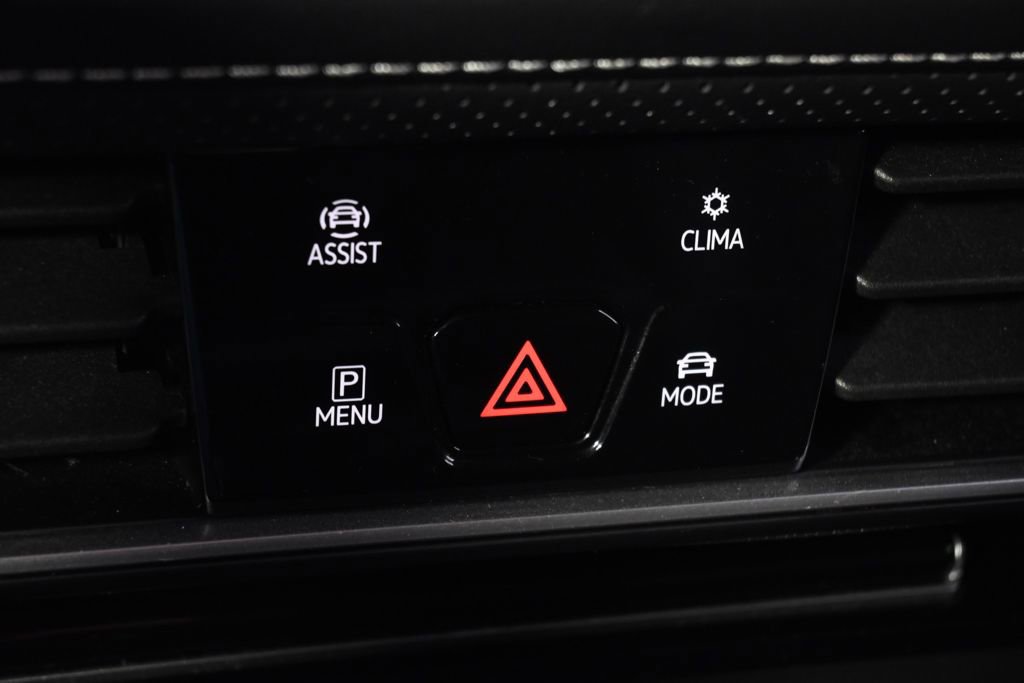 Used 2025 Volkswagen Atlas SE image 32