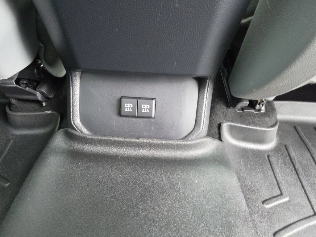 Used 2020 Toyota Highlander XLE AWD/4WD image 33