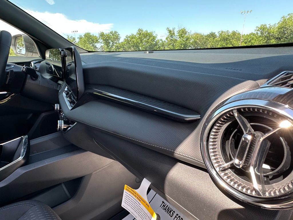 New 2026 Chevrolet Equinox LT AWD/4WD image 19