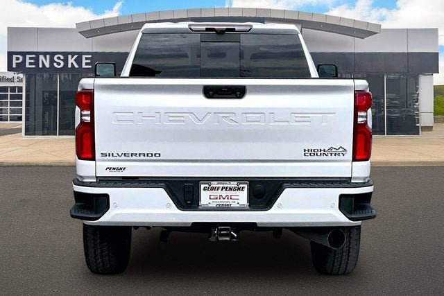 Used 2024 Chevrolet Silverado 2500 High Country w/ Technology Package AWD/4WD image 4