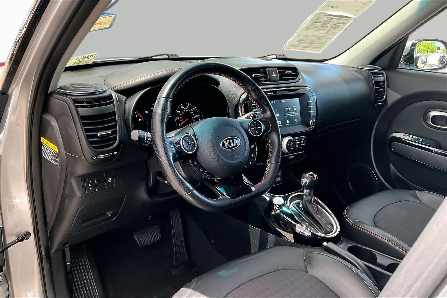 Used 2019 Kia Soul ! FWD image 17