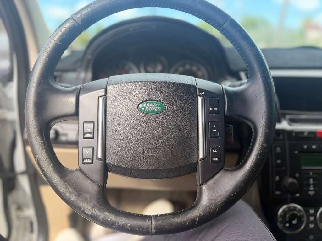 Used 2011 Land Rover LR2 HSE AWD/4WD image 23
