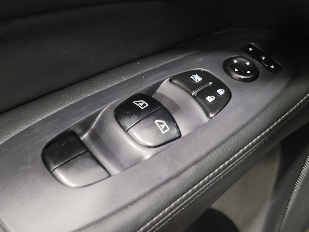 Used 2017 Nissan Pathfinder Platinum w/ Family Entertainment Package AWD/4WD image 27
